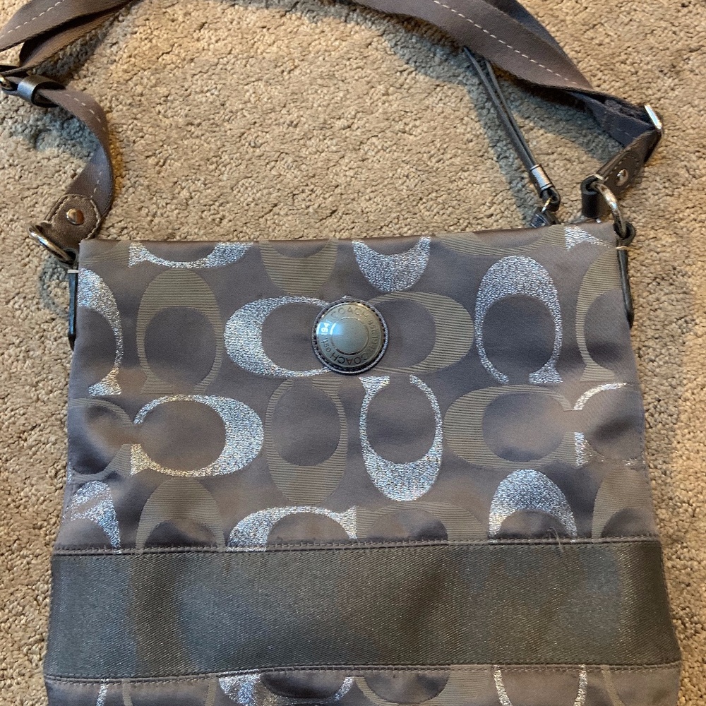 Classic Coach Signature Pattern Shoulder bag